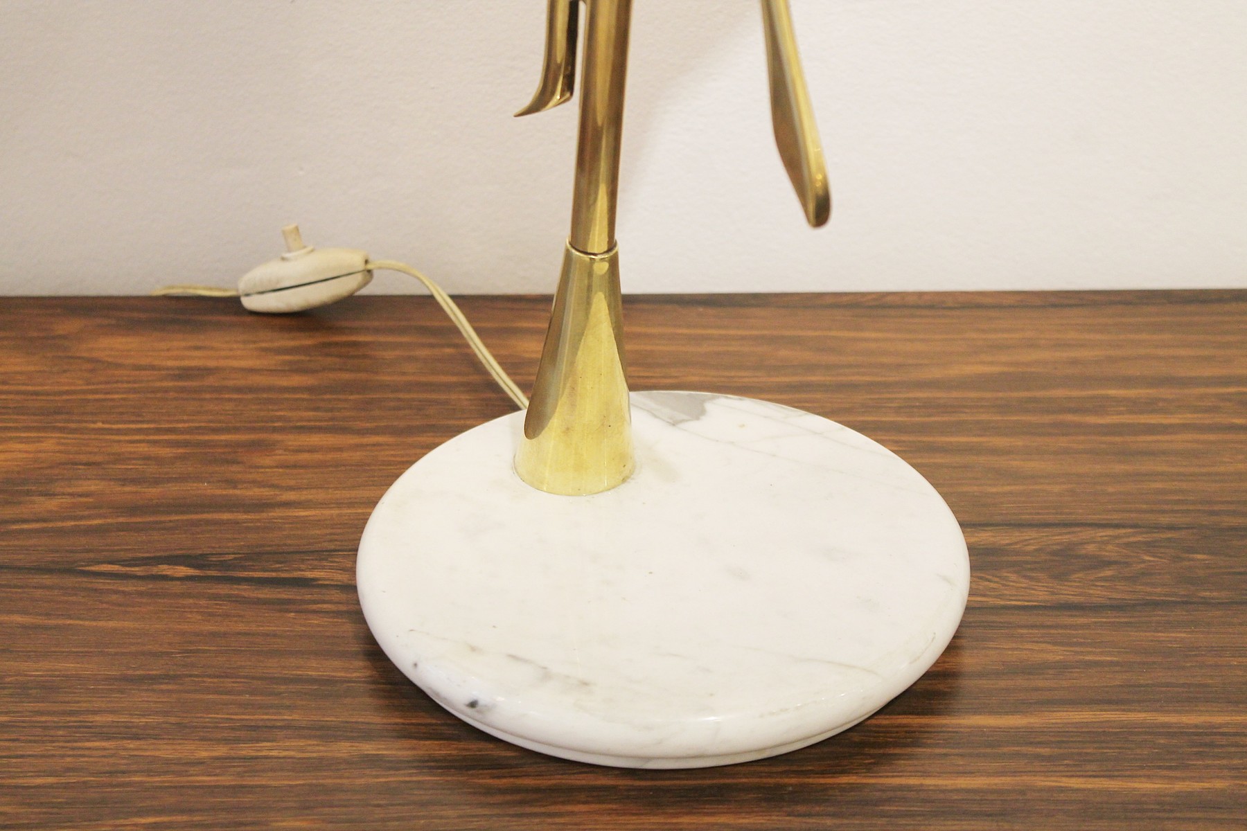 lumen-milano-table-lamp-in-brass-and-mar