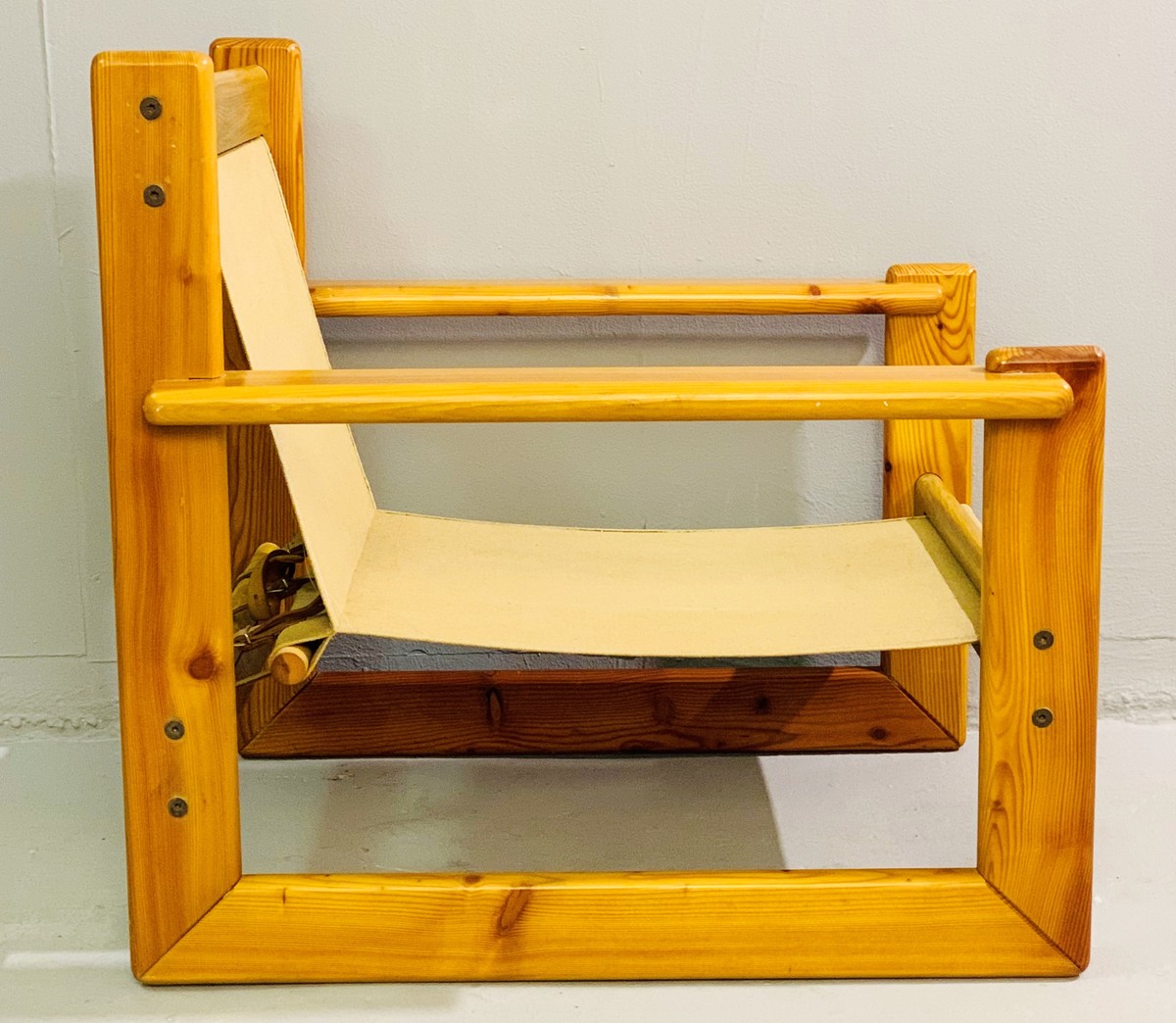 pair-of-safari-pine-armchairs-3253001-en