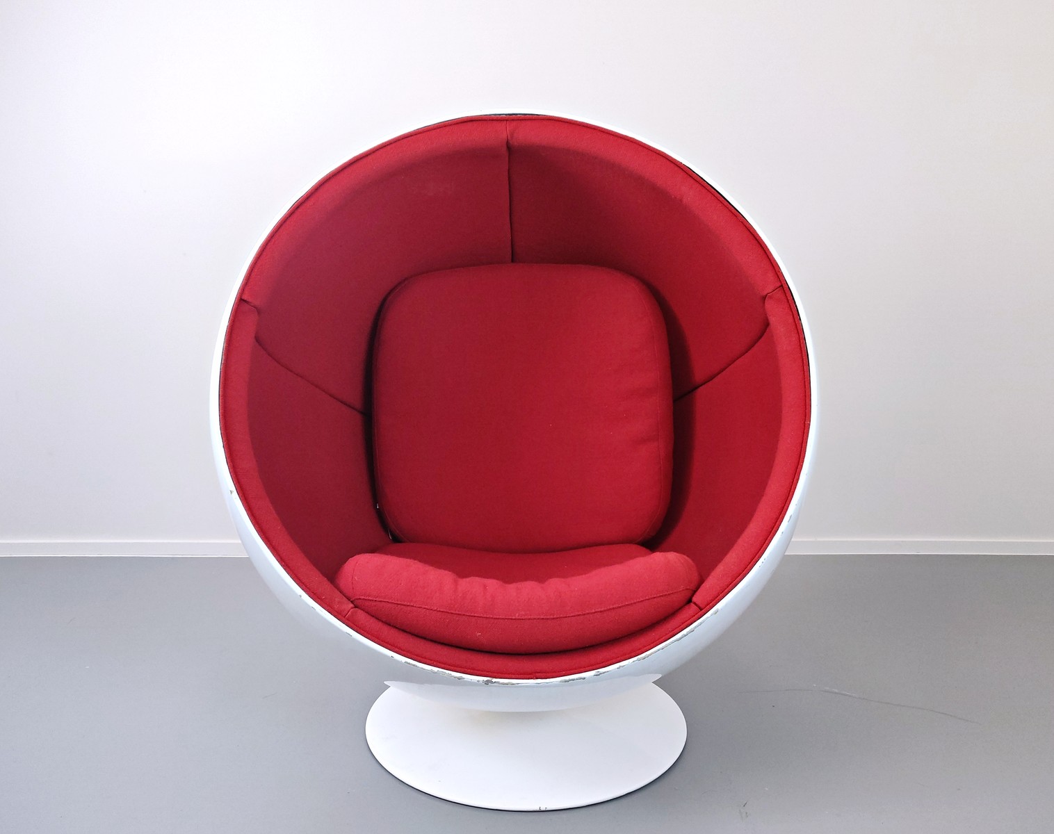 swivel-ball-chair-attributed-to-eero-aar