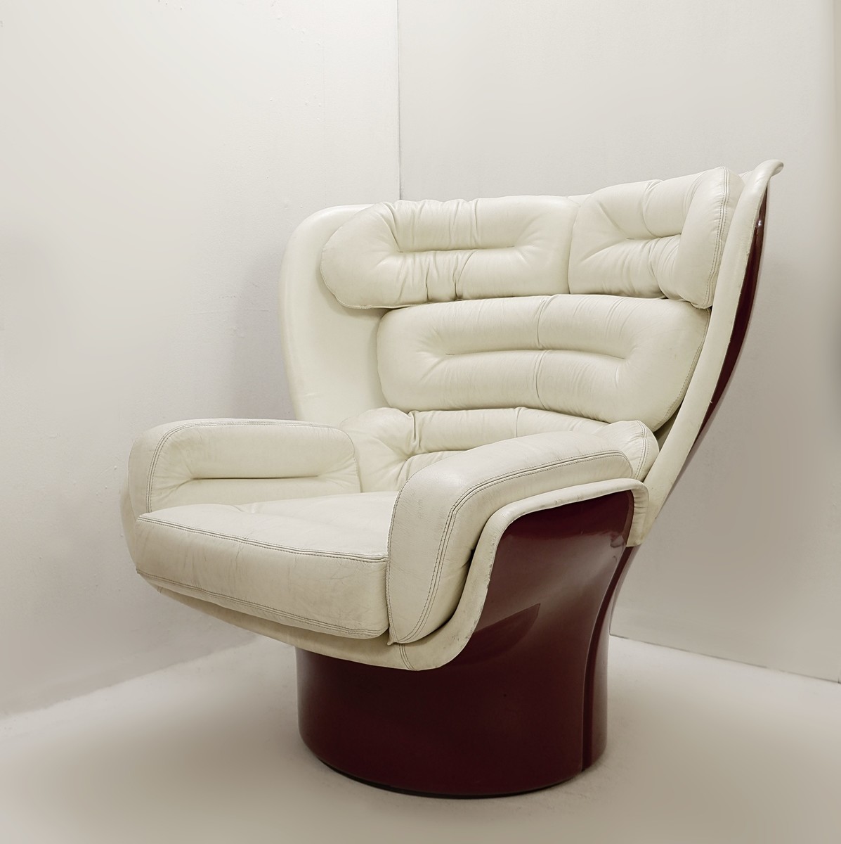 swivel-lounge-chair-by-joe-colombo-model
