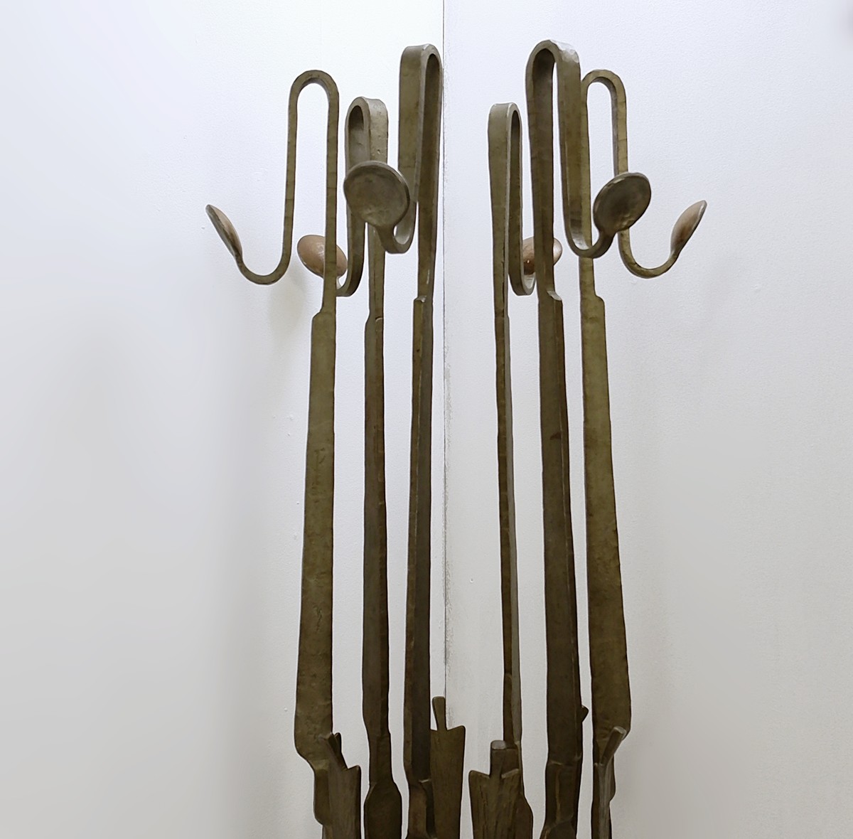 brutalist-wrought-iron-coat-rack-4210130
