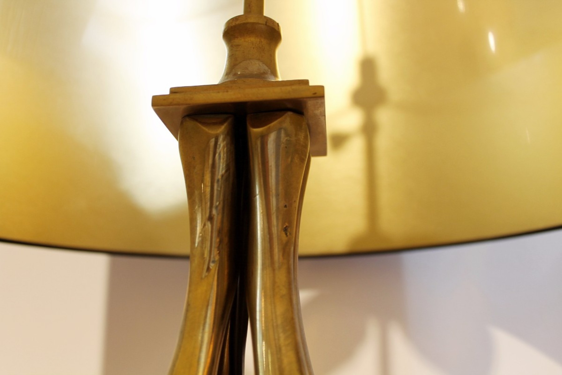 table-lamp-in-gilt-brass-by-willy-daro-b