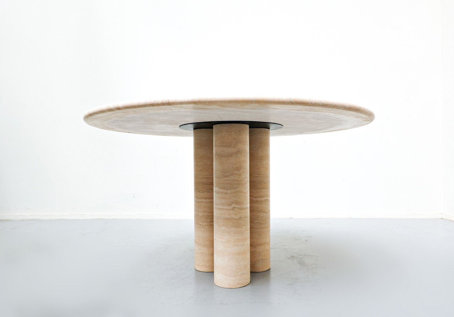 modern-travertine-dining-table-mario-bellini-style-4960080-en-max (1).jpg