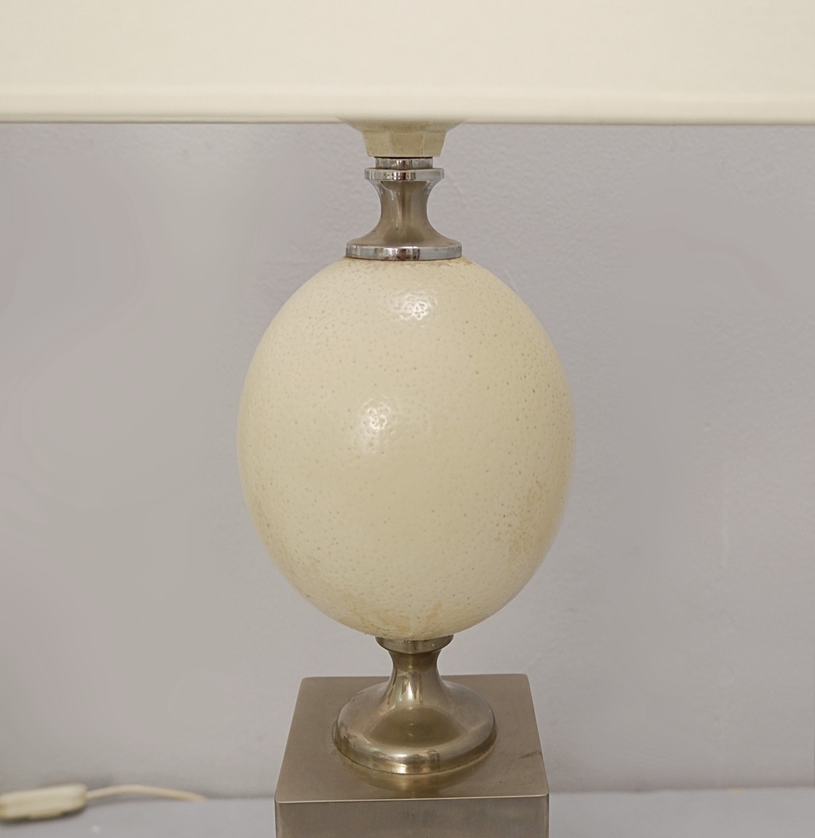 pair-of-ostrich-egg-lamp-in-maison-janse