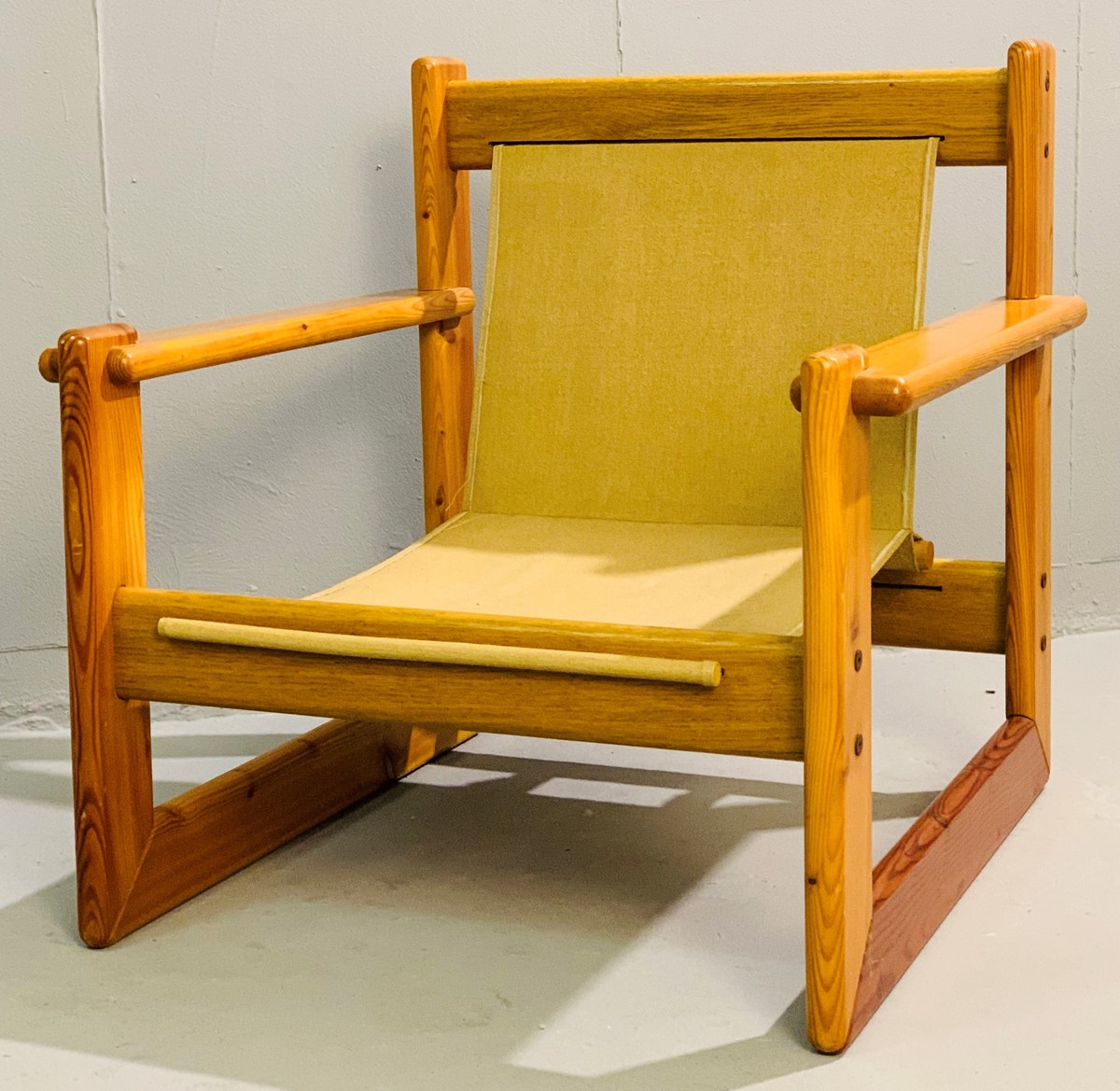 pair-of-safari-pine-armchairs-3253000-en