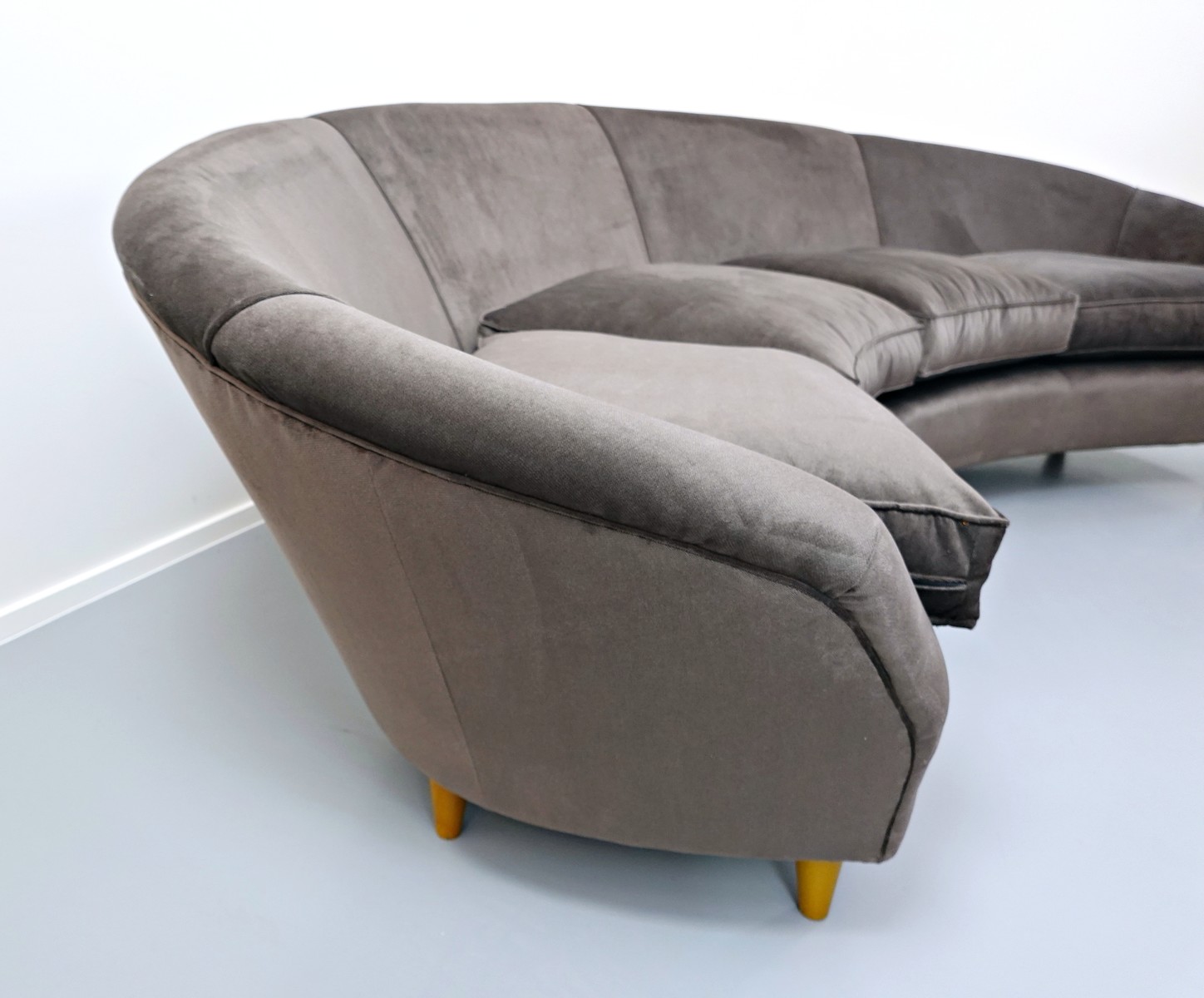 big-italian-curved-sofa-3785051-en-max.j