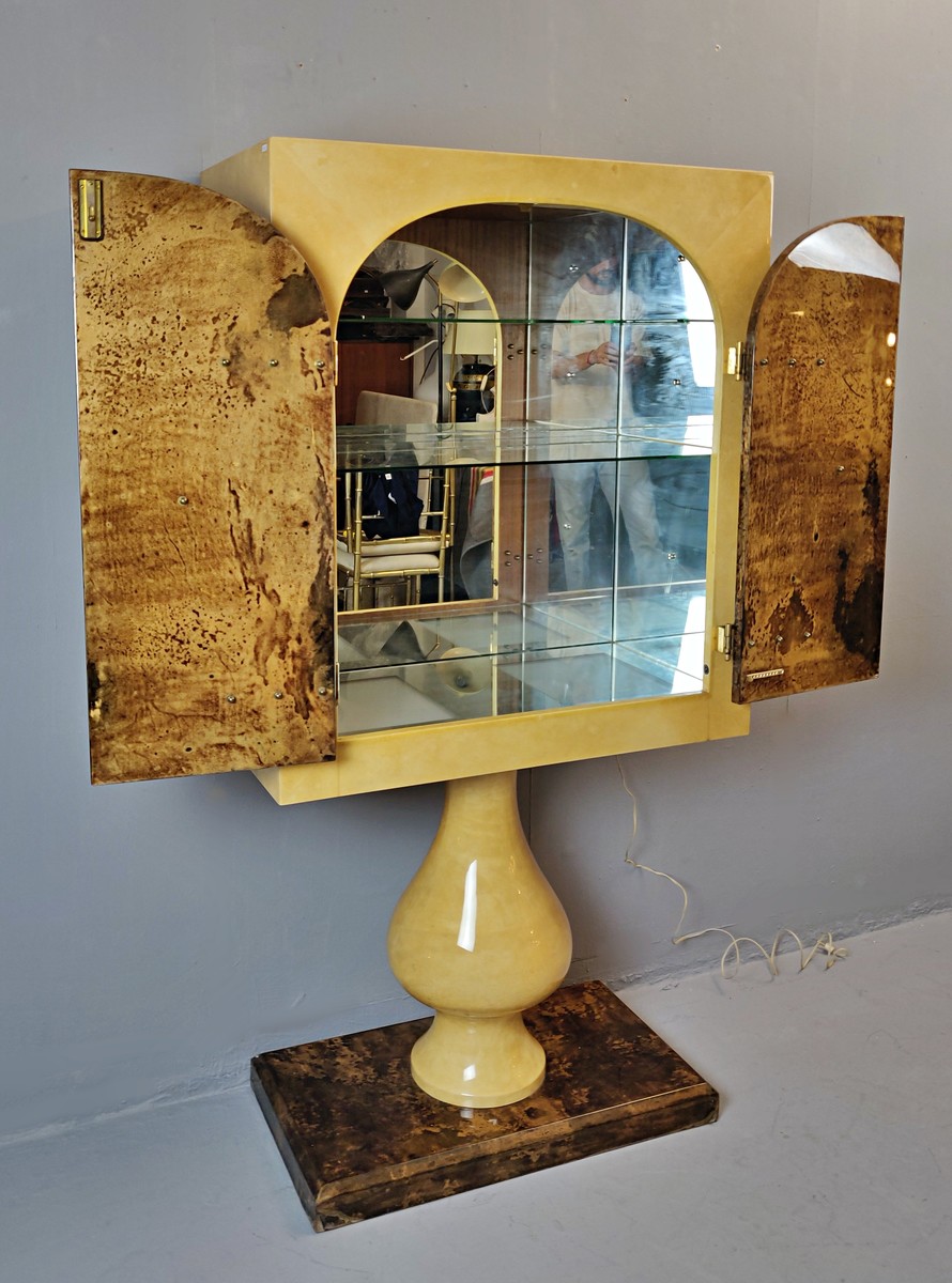 italian-mirror-and-glass-illuminated-bar