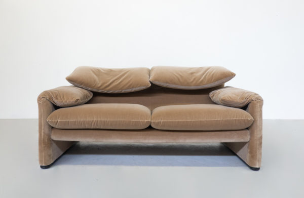 Mid-Century Modern "Maralunga" Sofa by Vico Magistretti for Cassina- New Upholstery