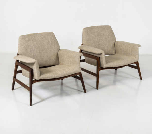 Mid-Century Modern Pair of Armchairs in the style of Gianfranco Frattini, Italy, 1960s
