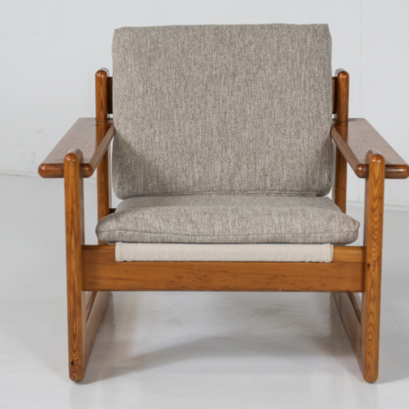Mid-Century Modern Pair of Lounge Chair