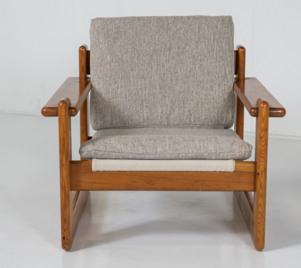 Mid-Century Modern Pair of Lounge Chair