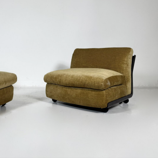 Mid-Century Modern Pair of "Amanta" Armchairs by Mario Bellini, 1960s - Image 6