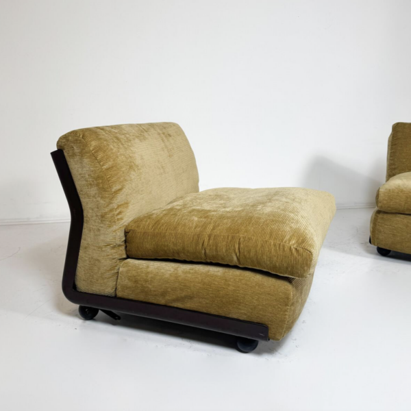 Mid-Century Modern Pair of "Amanta" Armchairs by Mario Bellini, 1960s - Image 4