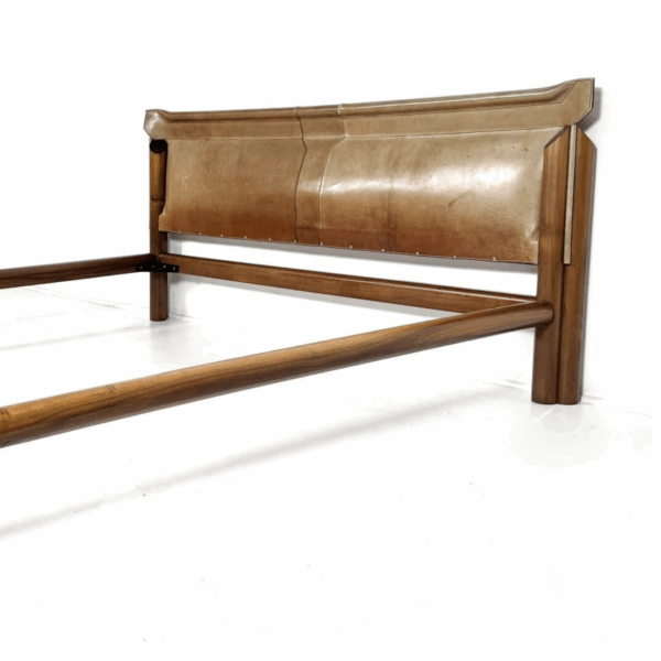 Mid-Century Modern Bed, Wood and Leather, Italy - Image 5