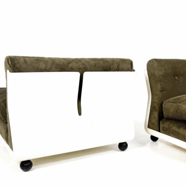 Mid-Century Modern Pair of "Amanta" Armchairs by Mario Bellini, 1960s - Image 4