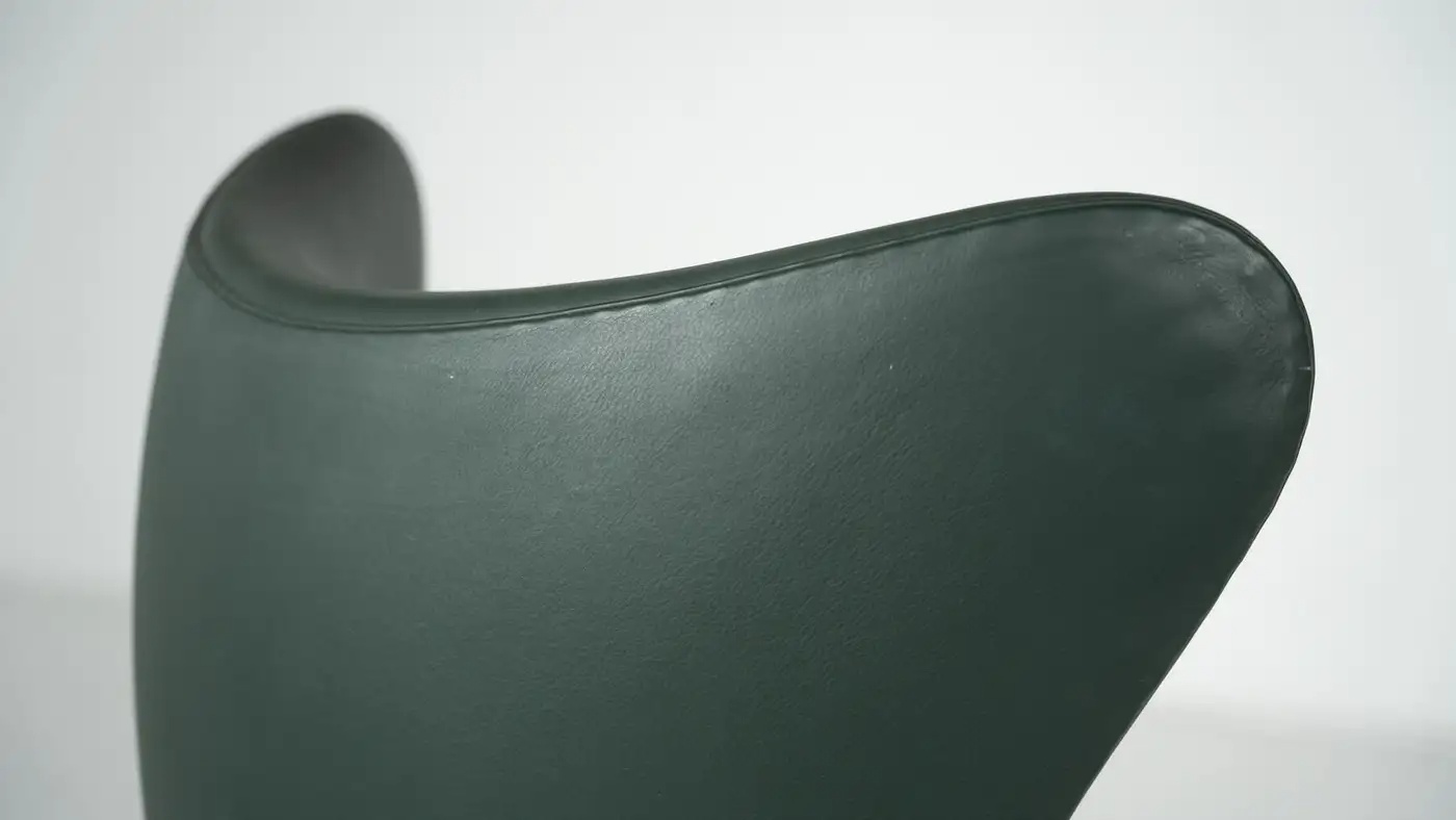 Egg Chair and Ottoman by Arne Jacobsen for Fritz Hansen, 2000s - Image 5