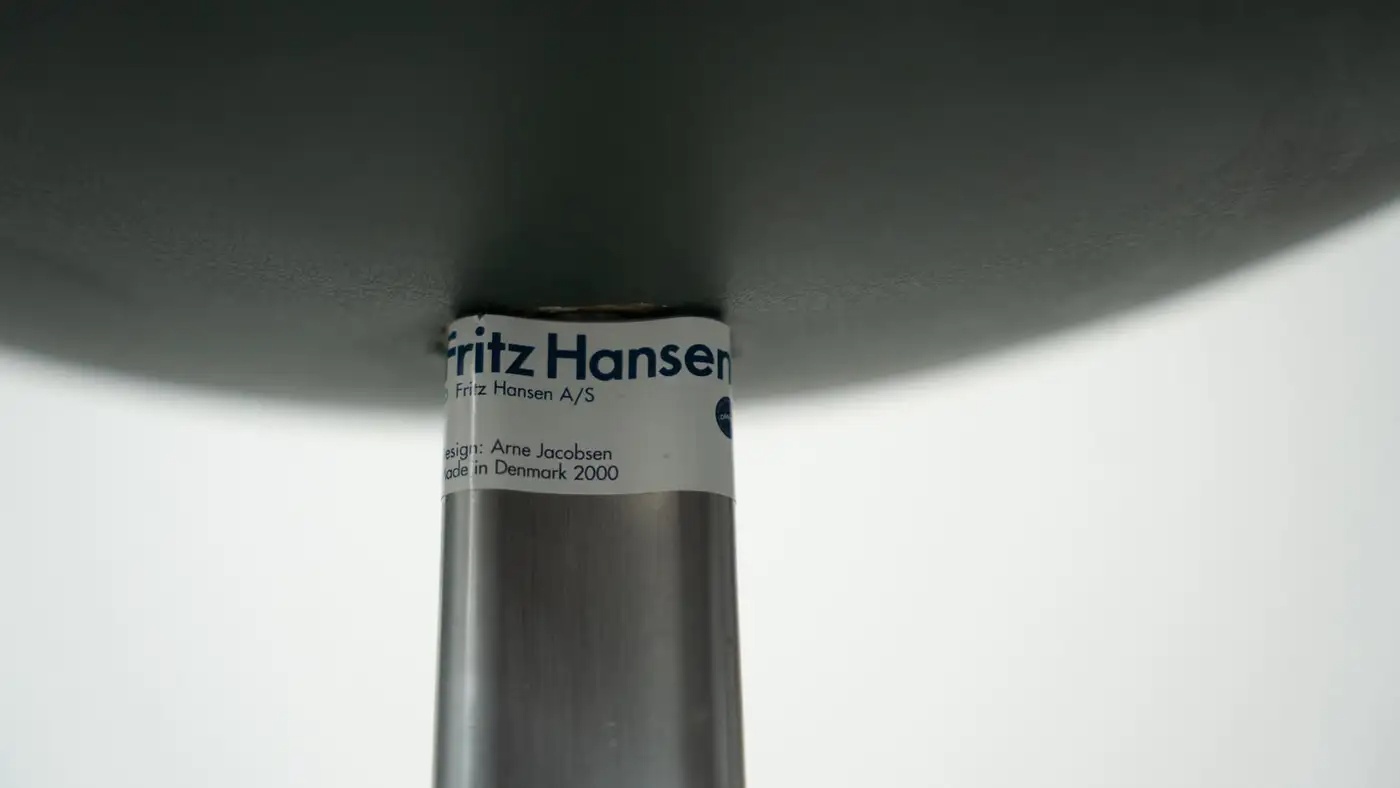 Egg Chair and Ottoman by Arne Jacobsen for Fritz Hansen, 2000s - Image 3