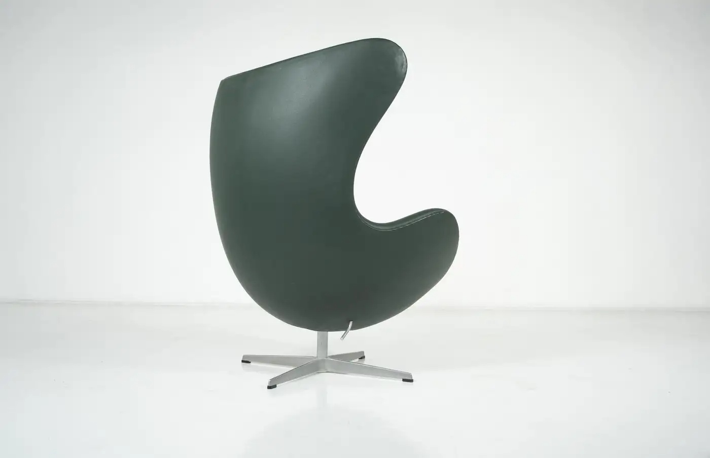 Egg Chair and Ottoman by Arne Jacobsen for Fritz Hansen, 2000s - Image 4
