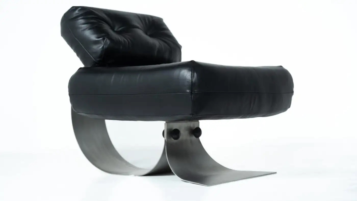 Black Leather Lounge chair and Ottoman Model 'Alta' by Oscar Niemeyer - Image 2