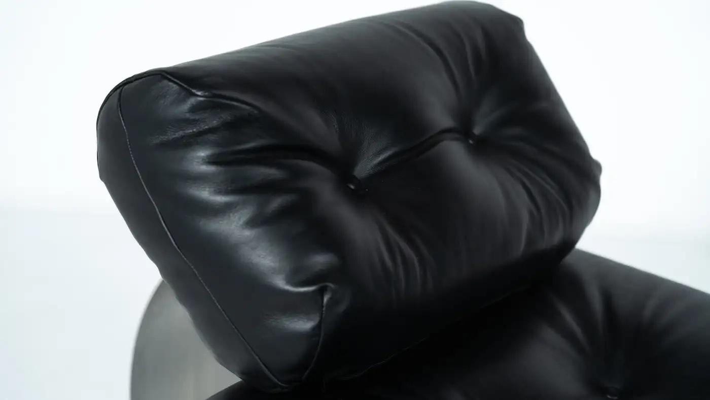 Black Leather Lounge chair and Ottoman Model 'Alta' by Oscar Niemeyer - Image 3