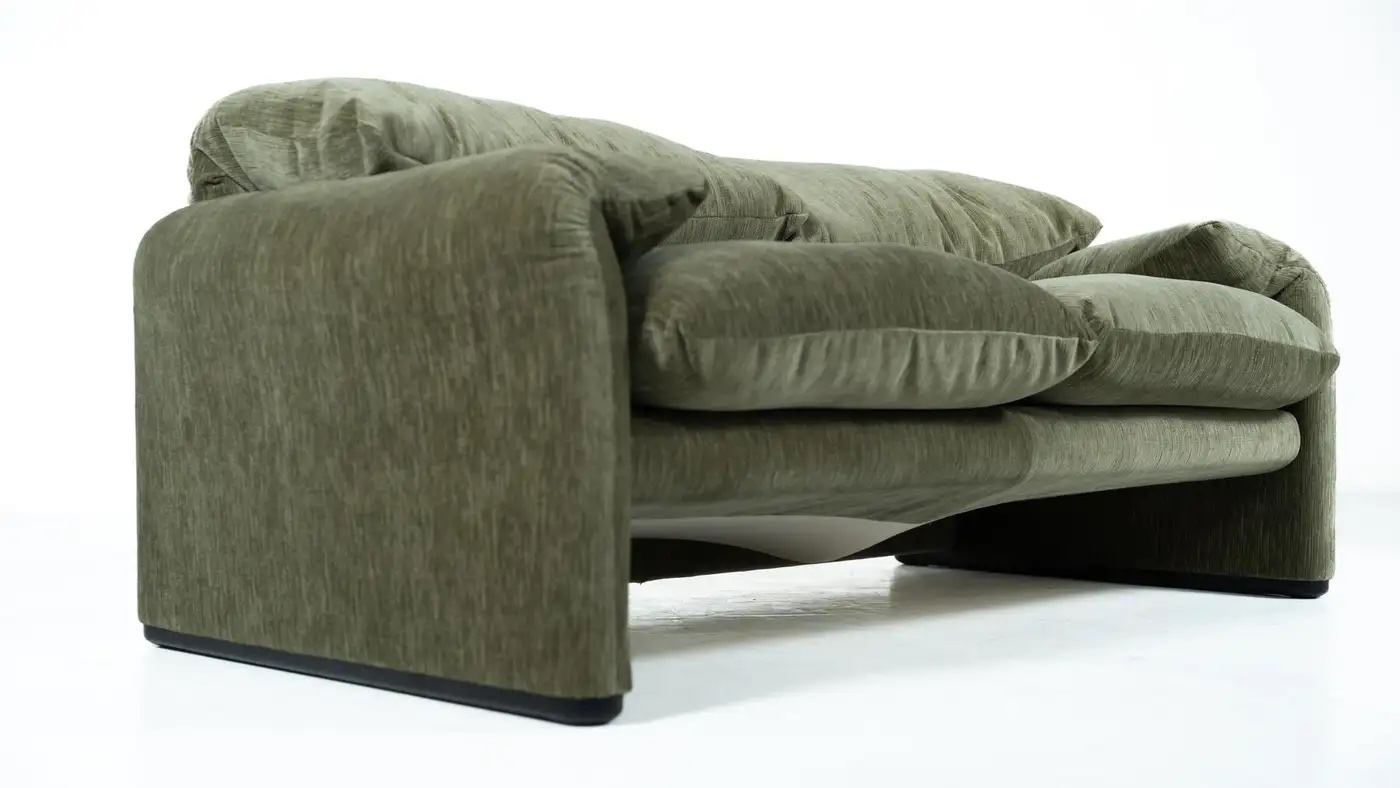 Mid-Century Modern "Maralunga" Sofa by Vico Magistretti for Cassina - Image 3