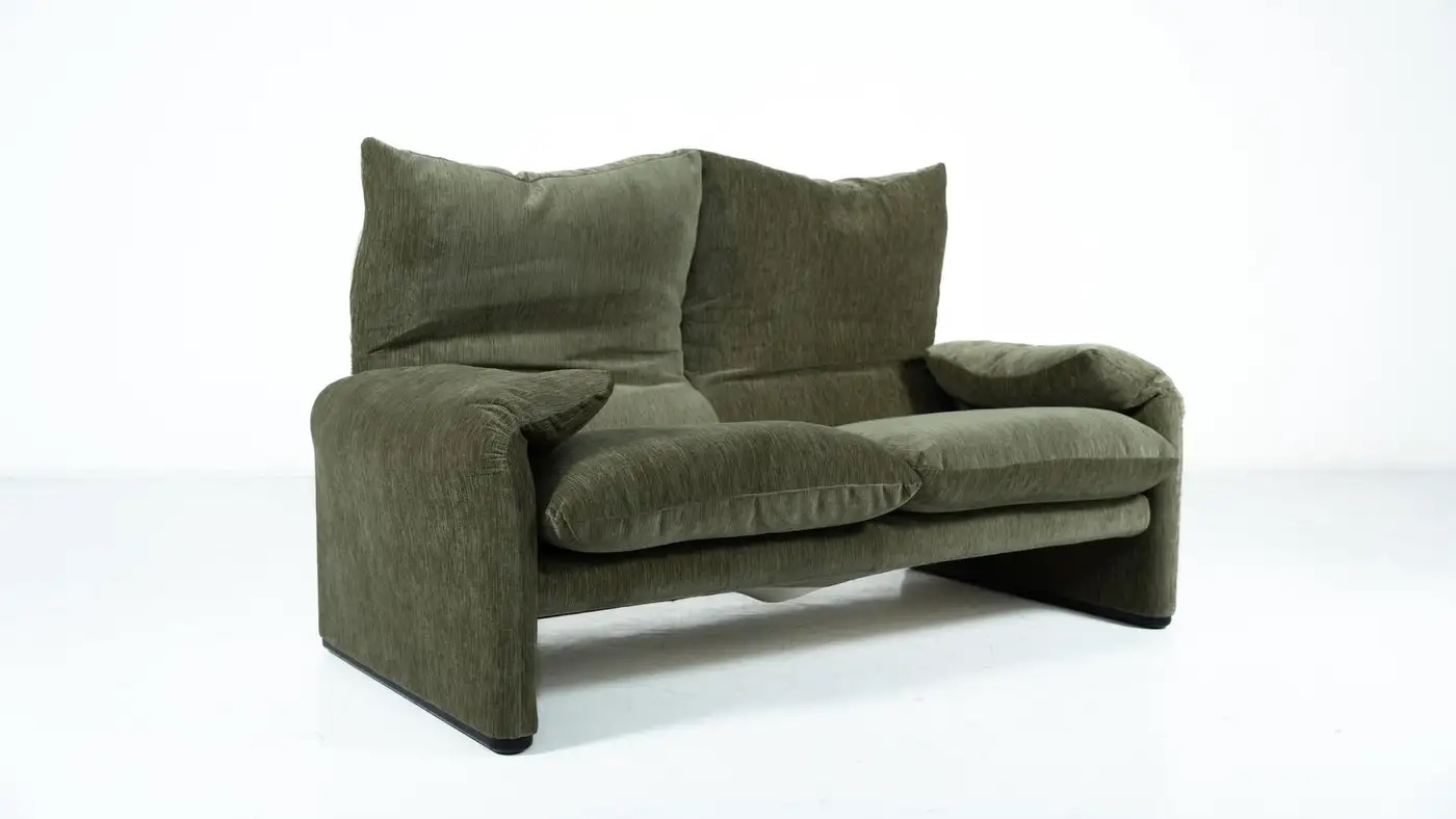Mid-Century Modern "Maralunga" Sofa by Vico Magistretti for Cassina - Image 4