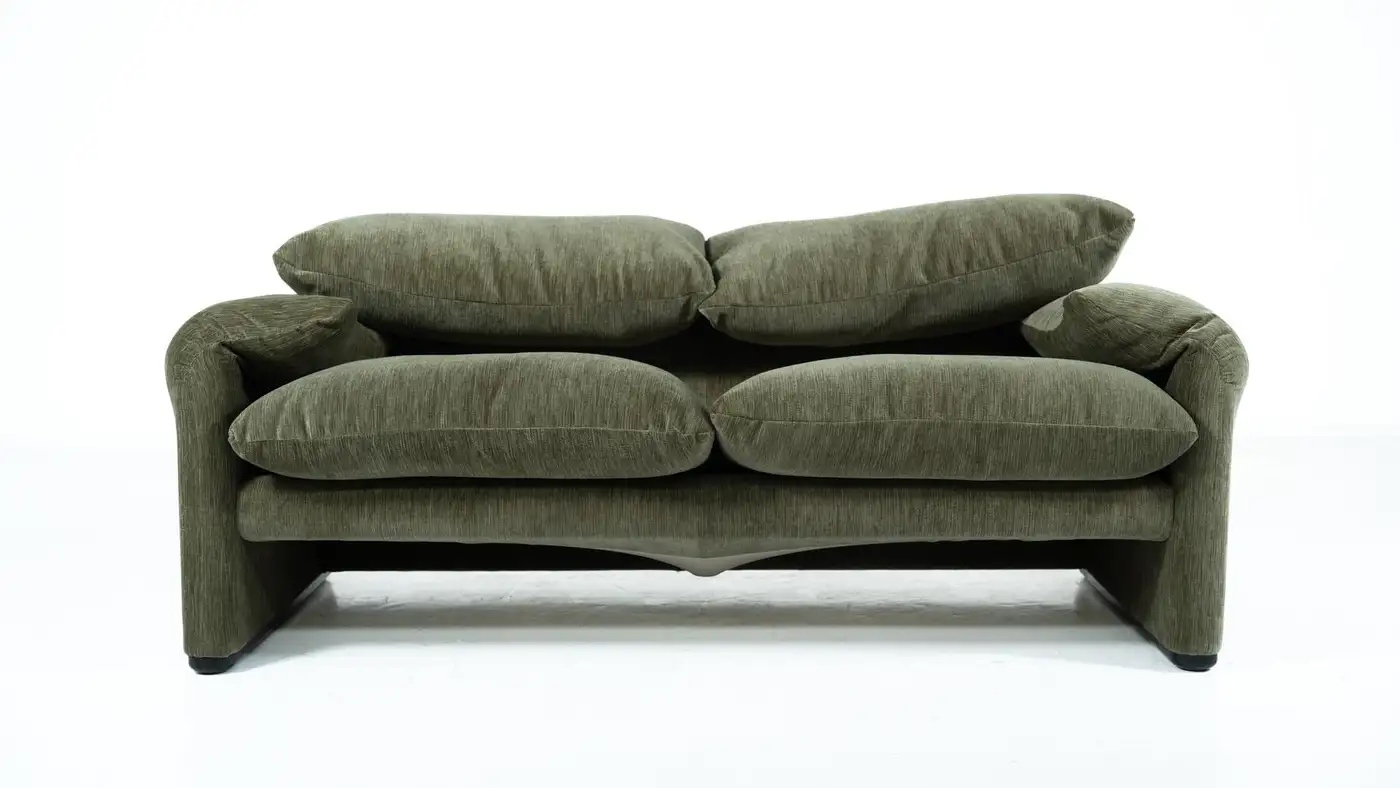 Mid-Century Modern "Maralunga" Sofa by Vico Magistretti for Cassina - Image 5