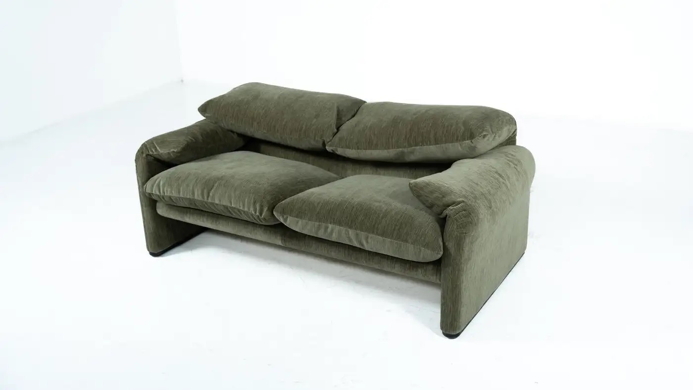 Mid-Century Modern "Maralunga" Sofa by Vico Magistretti for Cassina - Image 6