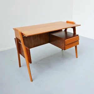 Mid Century Modern Italian Desk by Vittorio Dassi